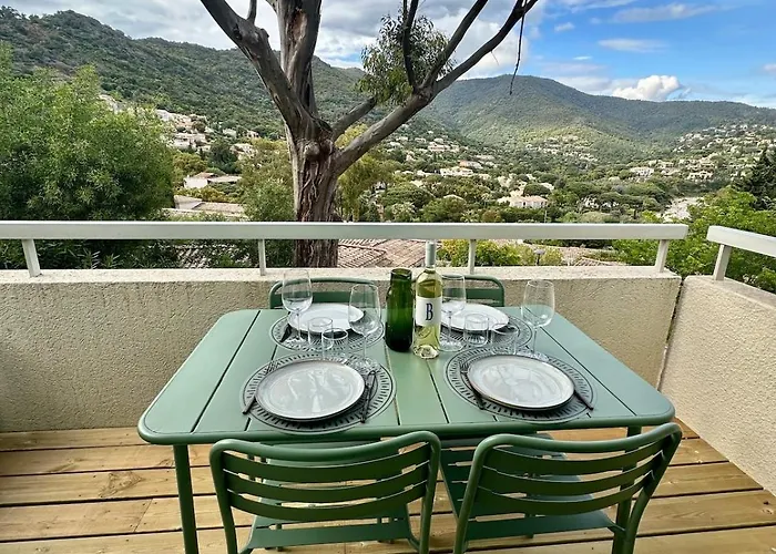 Lägenhet Mazet Vue Et Piscine Chauffee Le Lavandou
